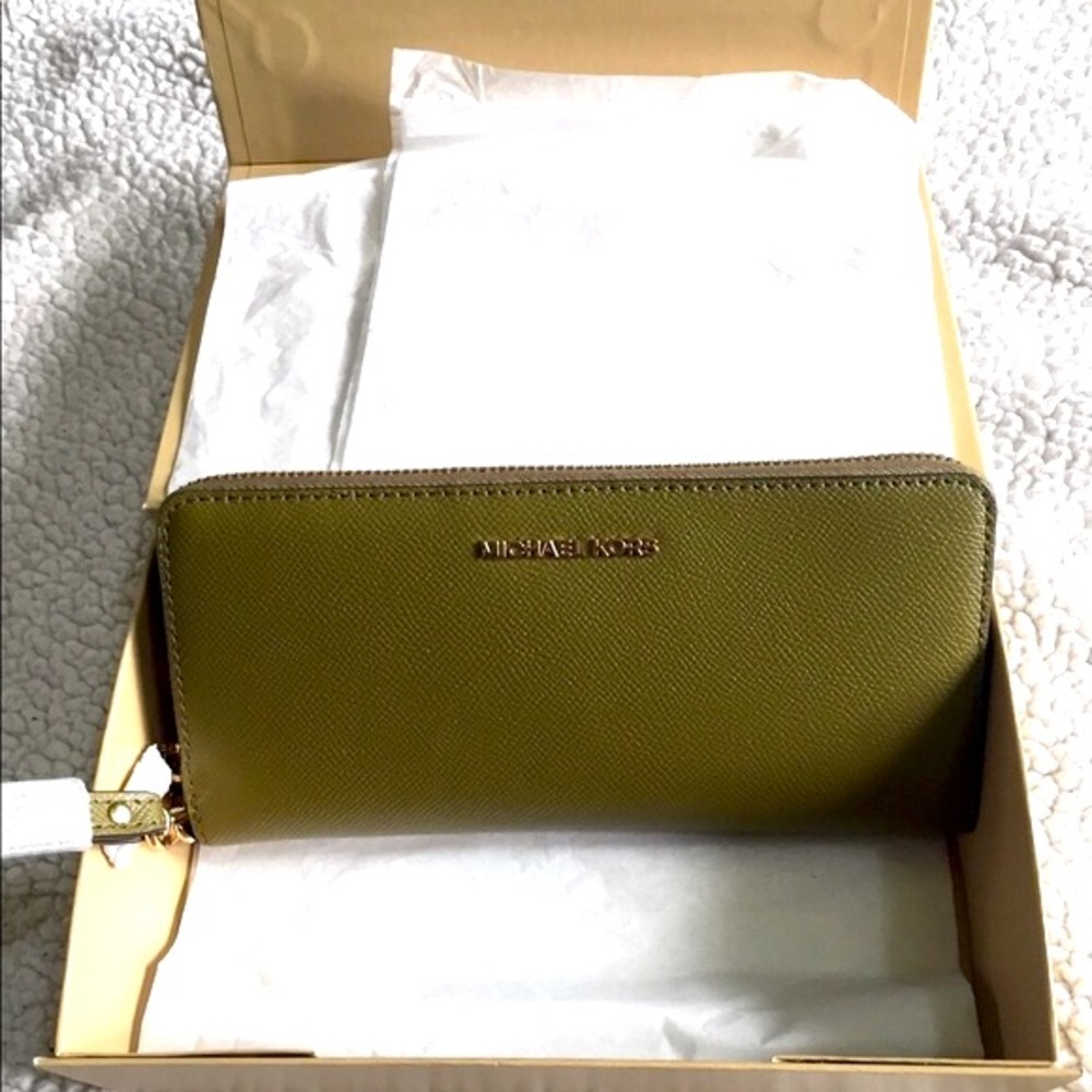 Michael Kors Karla wristlet
